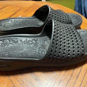 Skechers Sandals Foamies Arch Fit Ascend-Darling-BLACK Womens Size 11